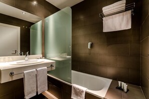 ของใช้ในห้องน้ำเป็นมิตรต่อสิ่งแวดล้อม, ไดร์เป่าผม, ผ้าเช็ดตัว, ยาสระผม