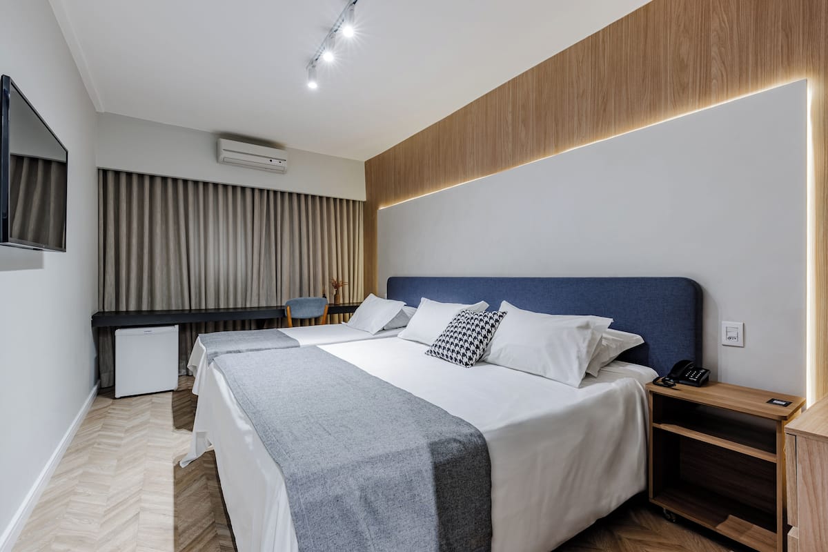 Super Luxo Casal Triplo | 1 bedroom, hypo-allergenic bedding, minibar, blackout curtains