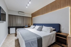Super Luxo Casal Triplo | Allergitestade sängkläder, minibar och mörkläggningsgardiner