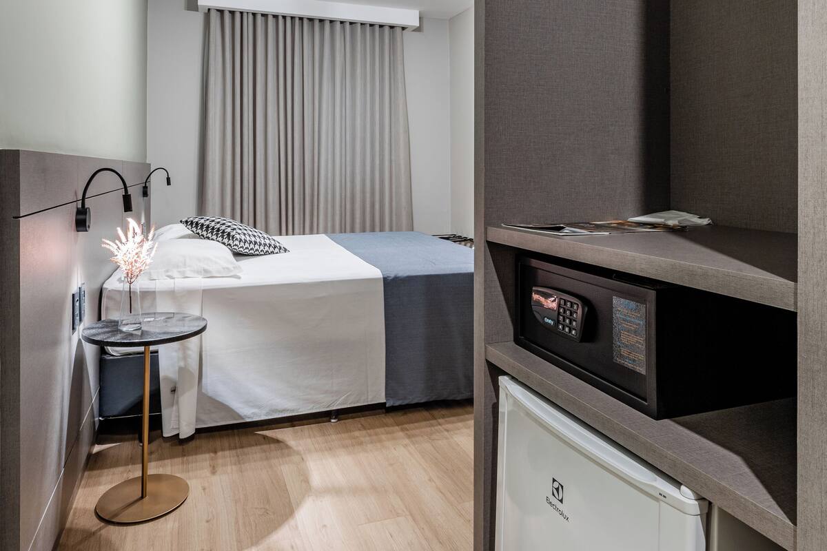 1 bedroom, hypo-allergenic bedding, minibar, blackout curtains