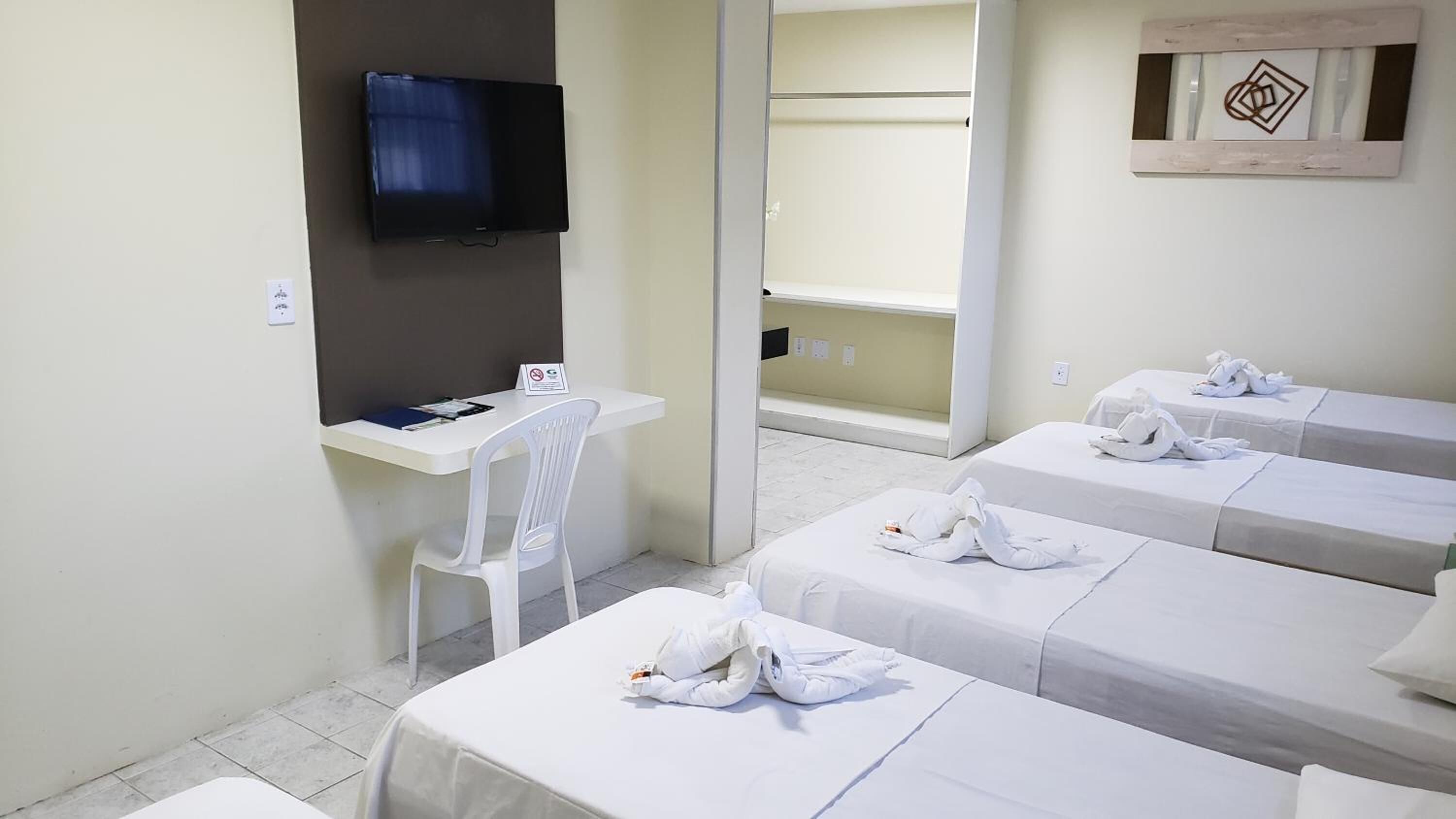 Minibar, caja de seguridad en la habitación y insonorización 