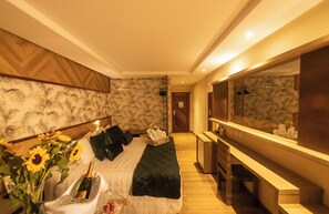 Deluxe Room | Minibar, in-room safe, desk, blackout drapes - Opaba Praia Hotel (Ilhéus)