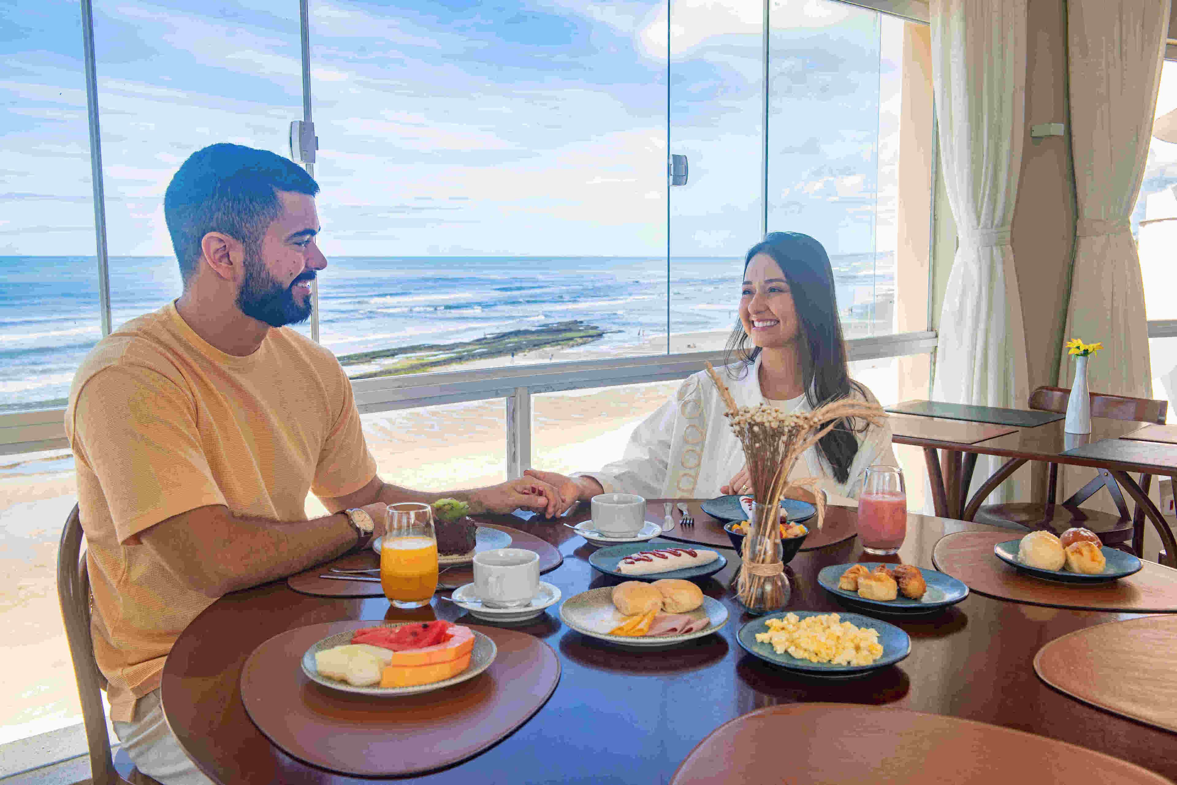 S'hi serveixen esmorzars, dinars, sopars i plats de cuina brasilera 