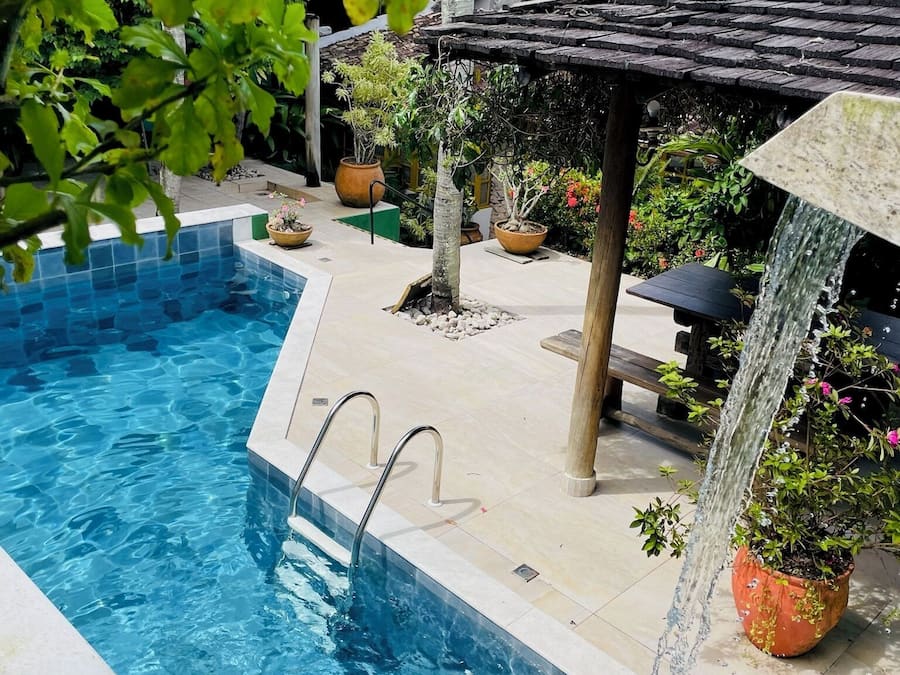 Outdoor pool, pool loungers