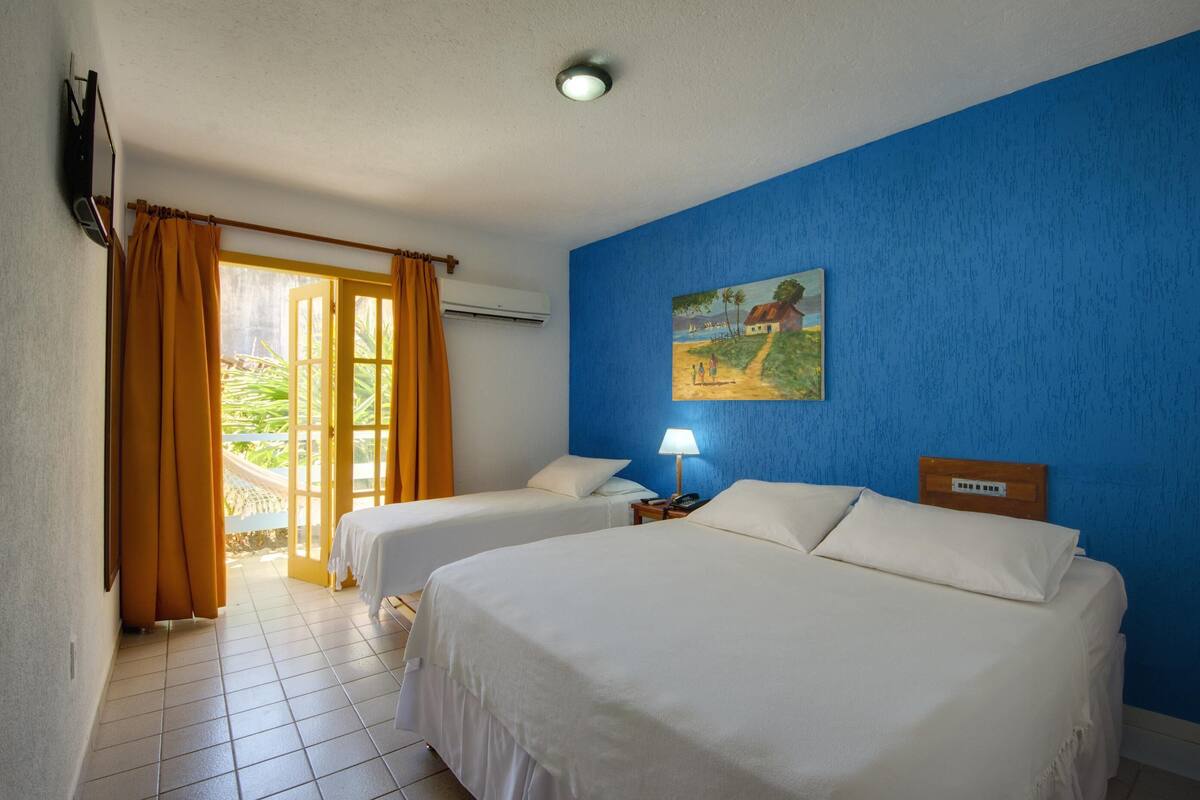 Minibar, blackout curtains, free WiFi, bed sheets