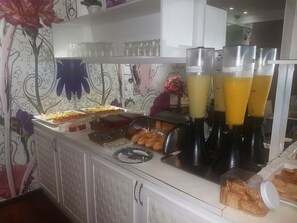 Sarapan prasmanan
