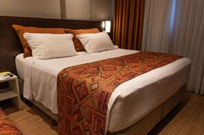 Quarto superior | Frigobar, cofres nos quartos, escrivaninha