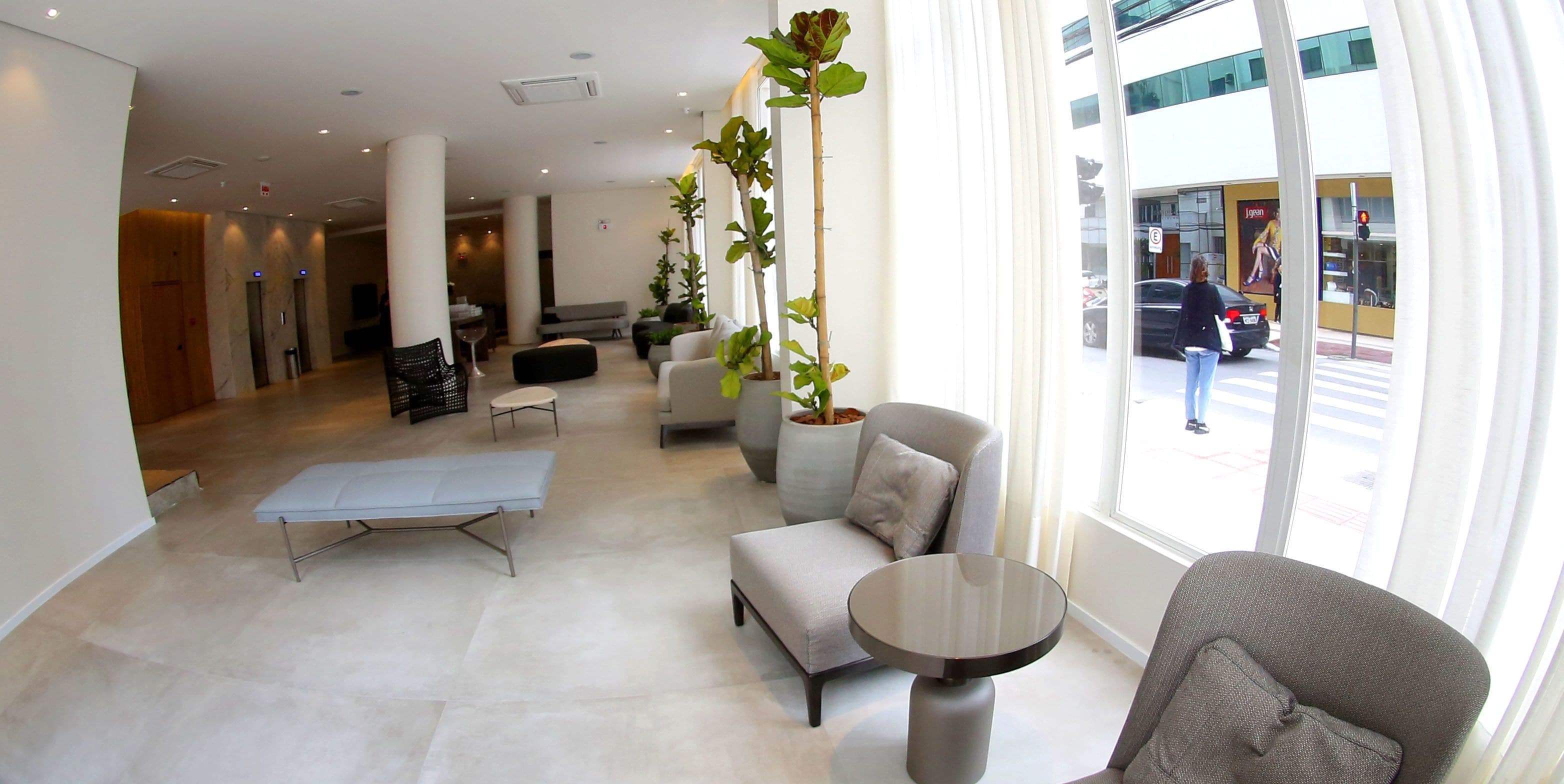 Área de estar no saguão