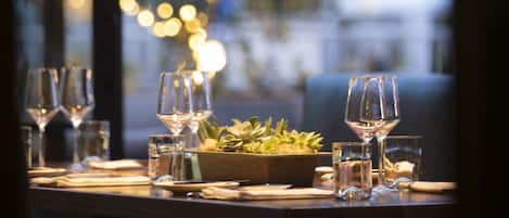 Breakfast, lunch, dinner served; Californian cuisine