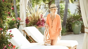 2 outdoor pools, free pool cabanas, pool umbrellas