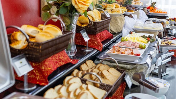 Frokost, lunsj og middag serveres