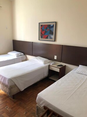 Minibar, desk, blackout curtains, iron/ironing board - Brasil Palace Hotel (Belo Horizonte)