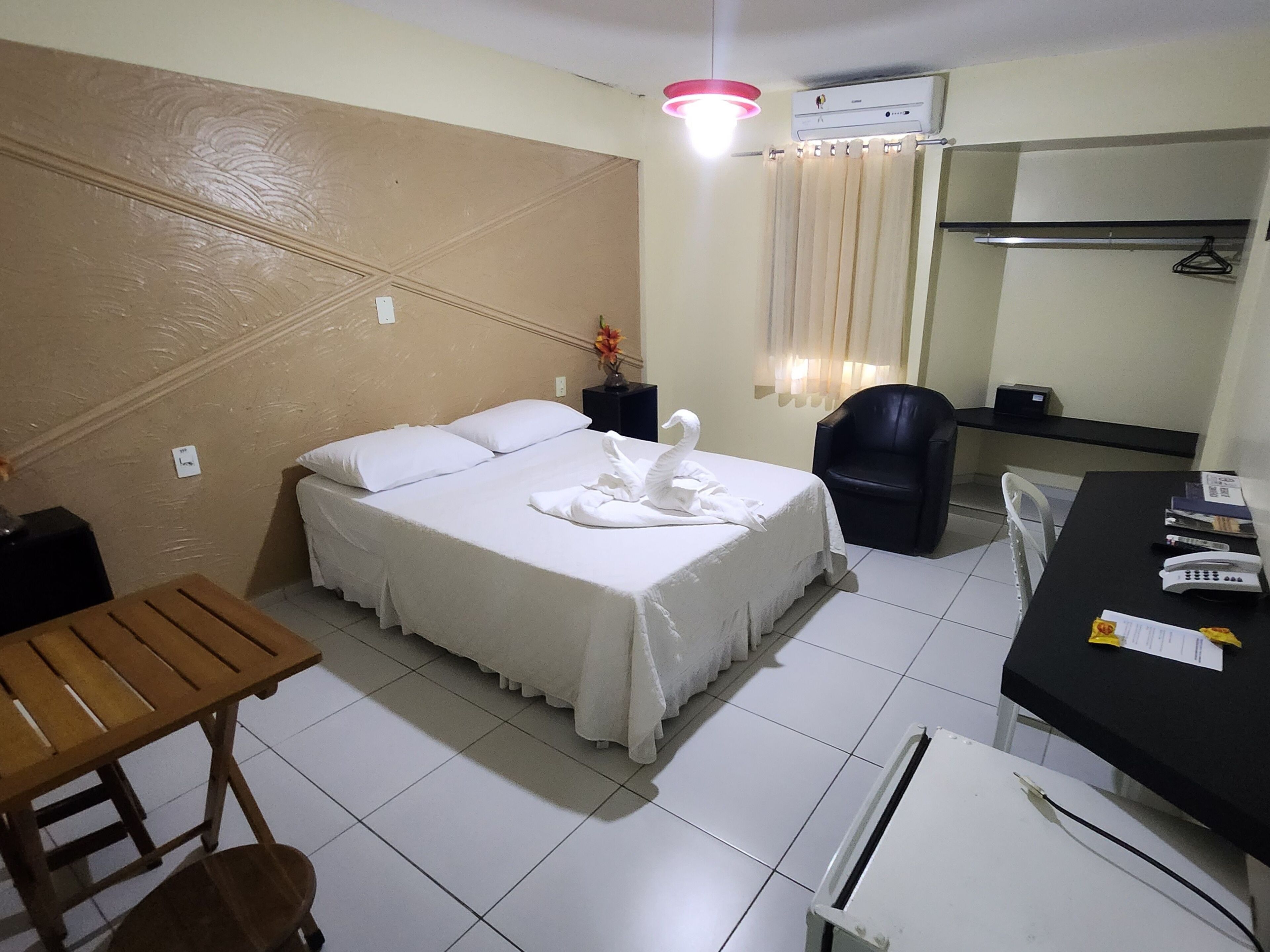 Chambre supérieure double, 1 lit double, non-fumeur | Coffre-fort, décor unique, accès au Wi-Fi (inclus), literie fournie