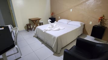 Superior-dobbeltværelse - 1 dobbeltseng - ikke-ryger | Pengeskab på værelset, individuelt design, gratis Wi-Fi, sengetøj