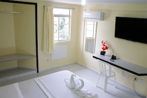 Quarto solteiro standard | Cofres nos quartos, individualmente decorados, Wi-Fi de cortesia