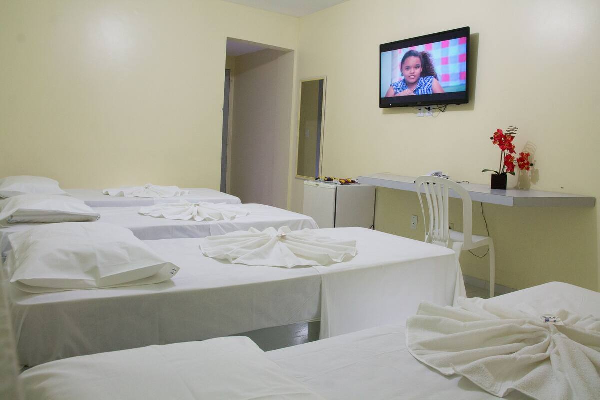 standard quadruple room, non smoking | in-room safe, individually decorated, free wifi, bed sheets