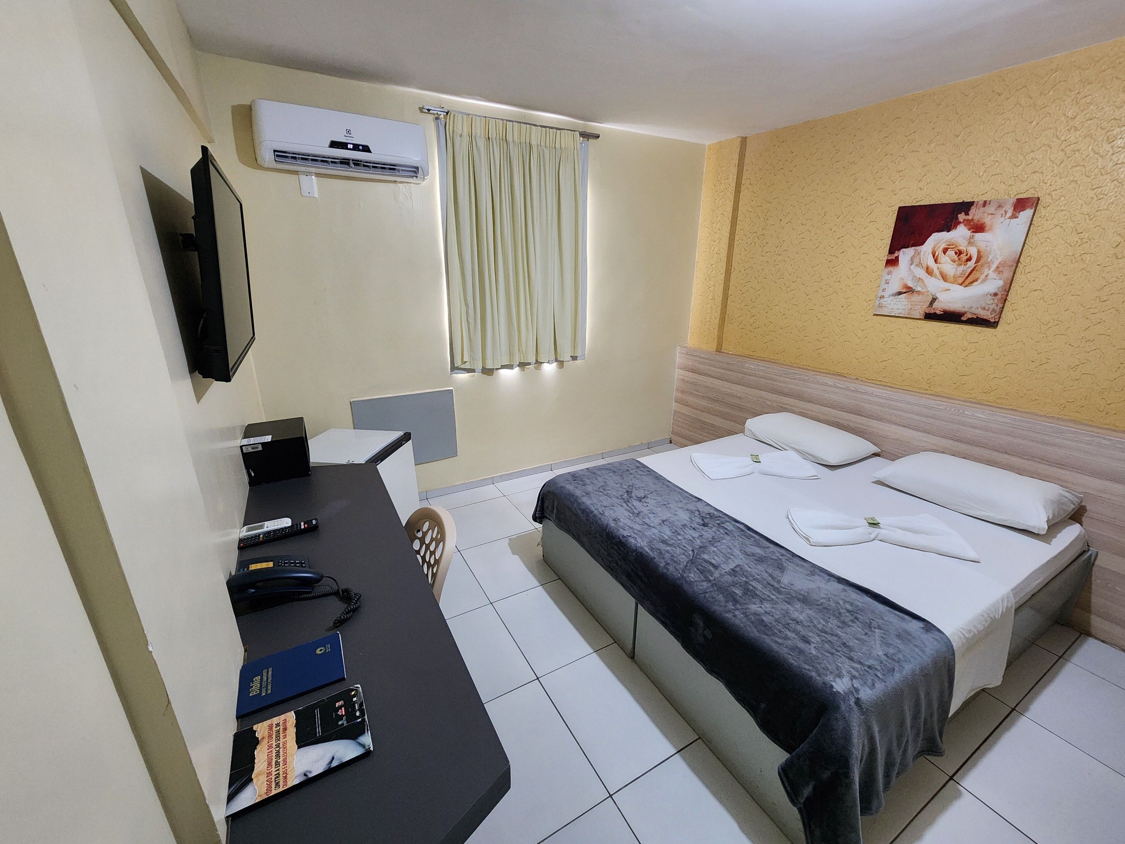 Quarto Duplo com cama casal | Coffre-fort, décor unique, accès au Wi-Fi (inclus), literie fournie