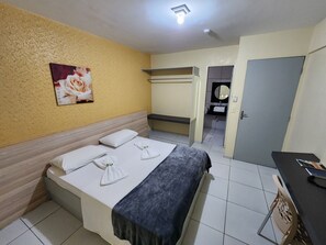 Coffres-forts dans les chambres, décoration personnalisée, bureau