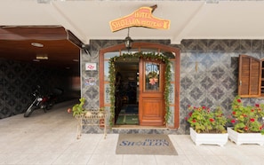 Property entrance - Shallon (Campos do Jordão)