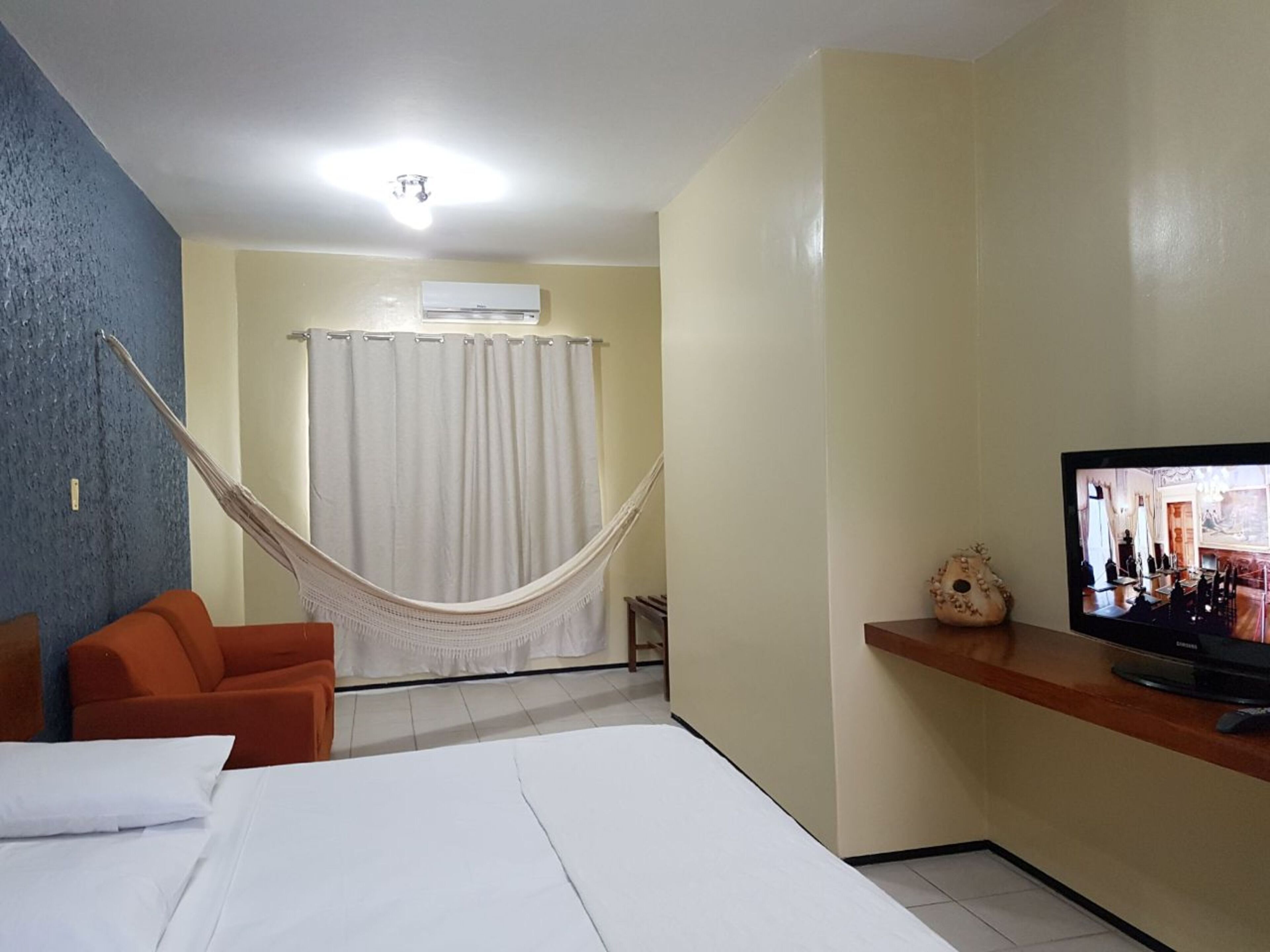 セーフティボックス (室内)、アイロン / アイロン台、WiFi (無料)、ベッドシーツ