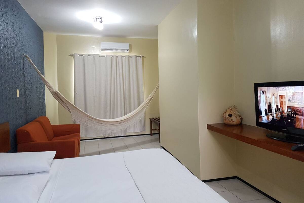 Cofres nos quartos, ferros/tábuas de passar roupa, Wi-Fi de cortesia