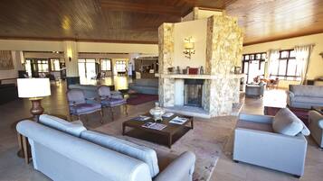 Área de estar no saguão