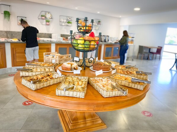 Free daily buffet breakfast