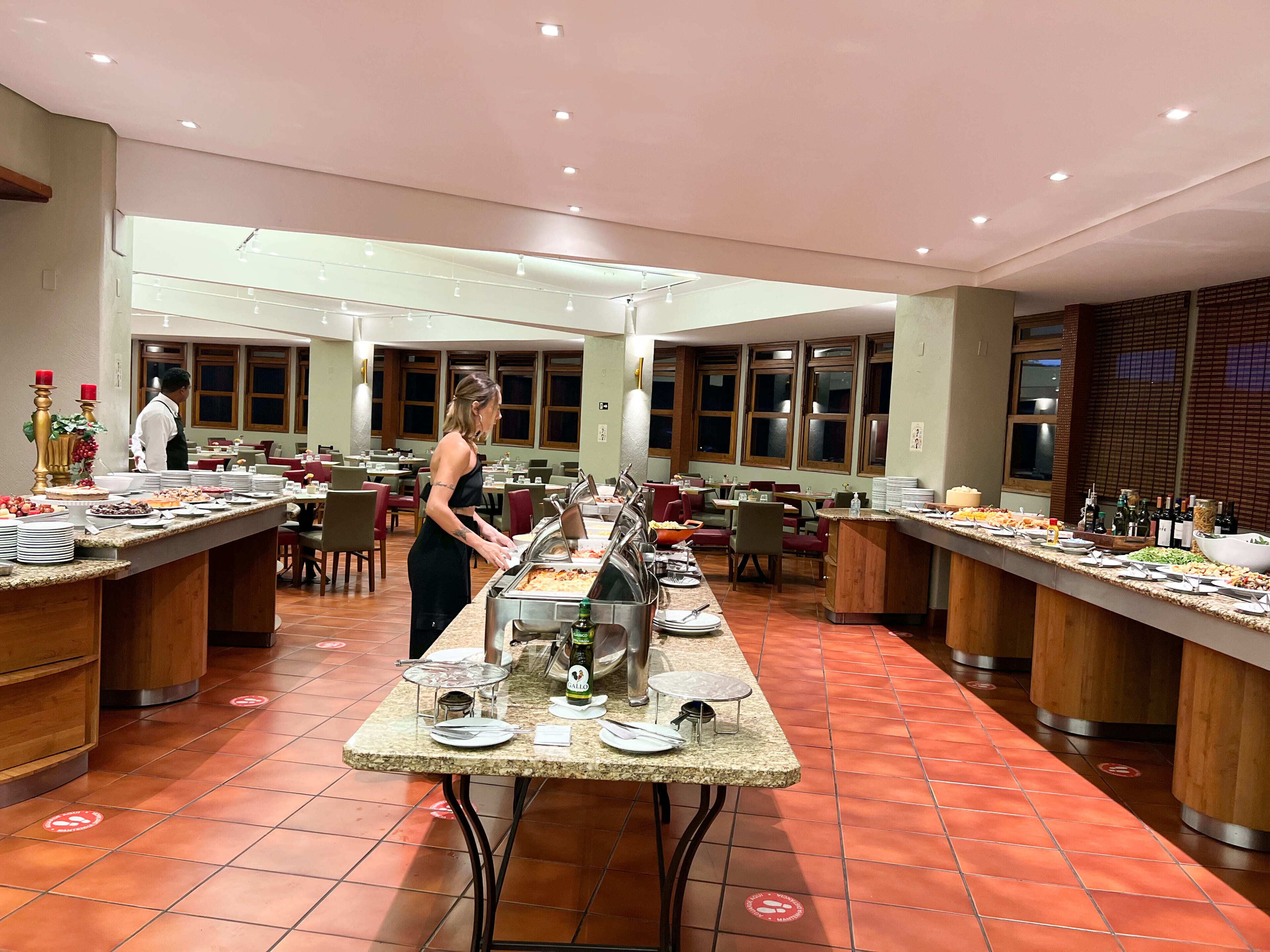 lunch and dinner served, international cuisine