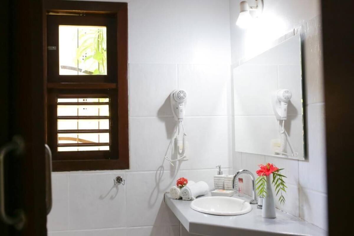 free toiletries, towels