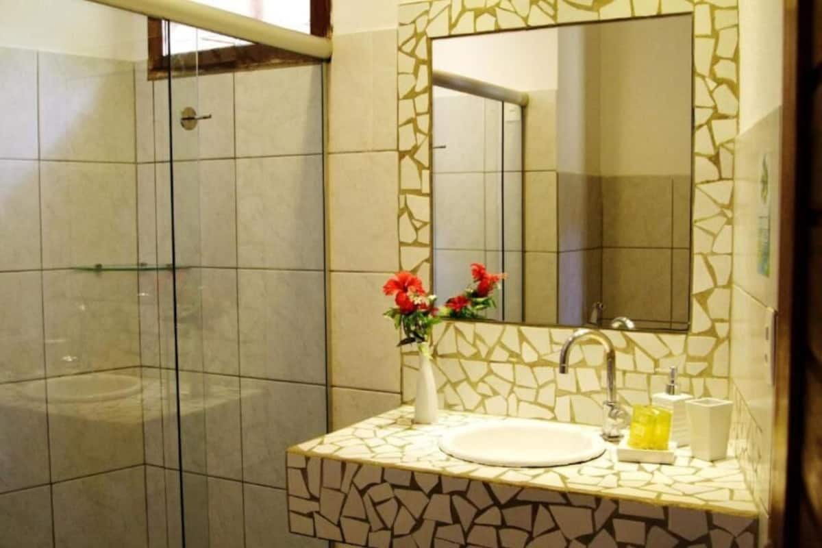 economy chalet | bathroom | free toiletries, towels
