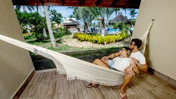 Apartamento Luxo | 1 habitación, minibar y caja de seguridad en la habitación