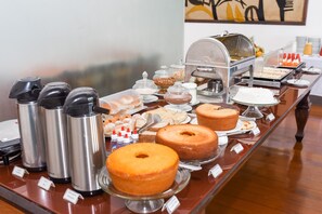 Free daily breakfast - Pousada Colonial Chile (Salvador)