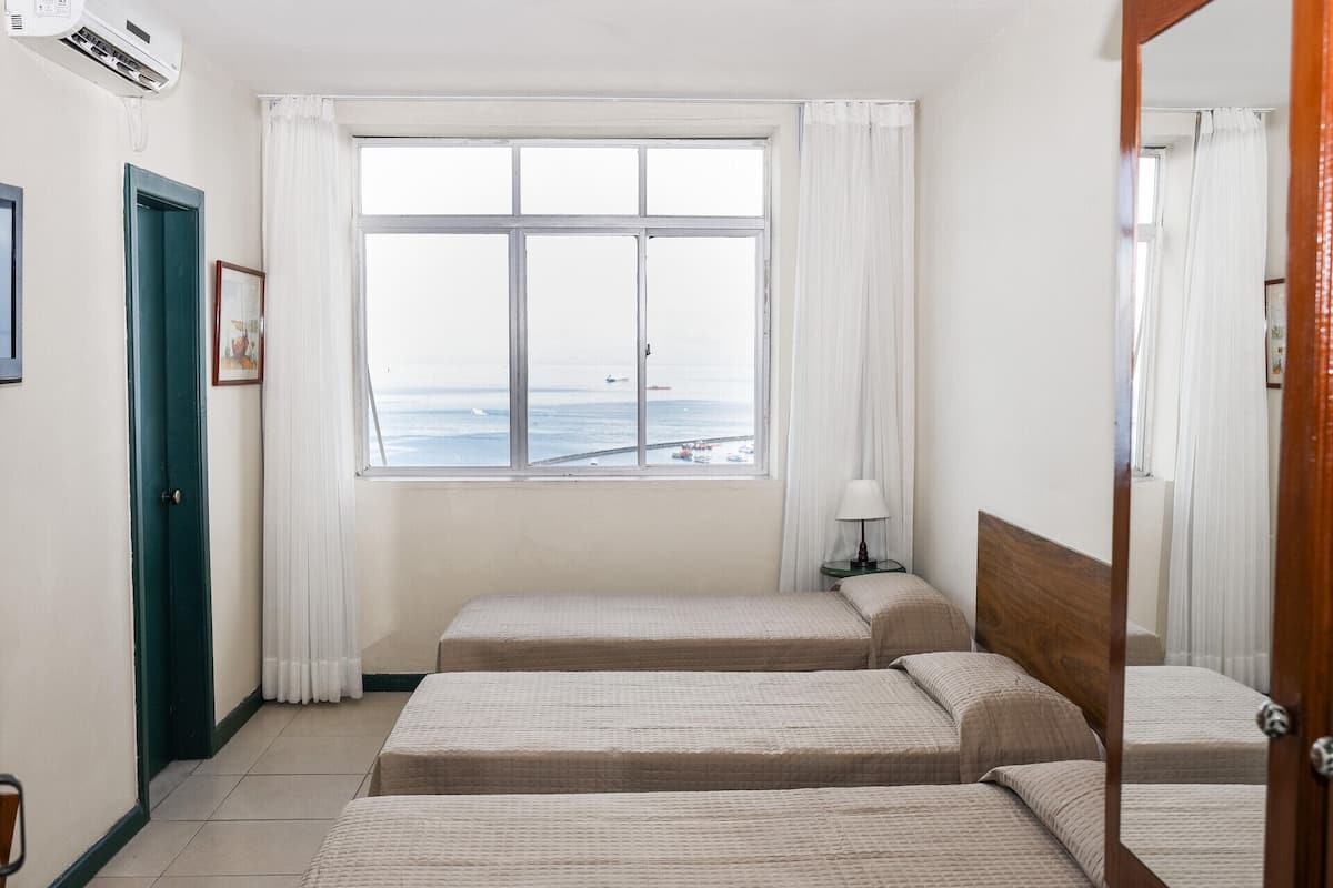 Minibar, cortinas blackout, wifi gratis y ropa de cama