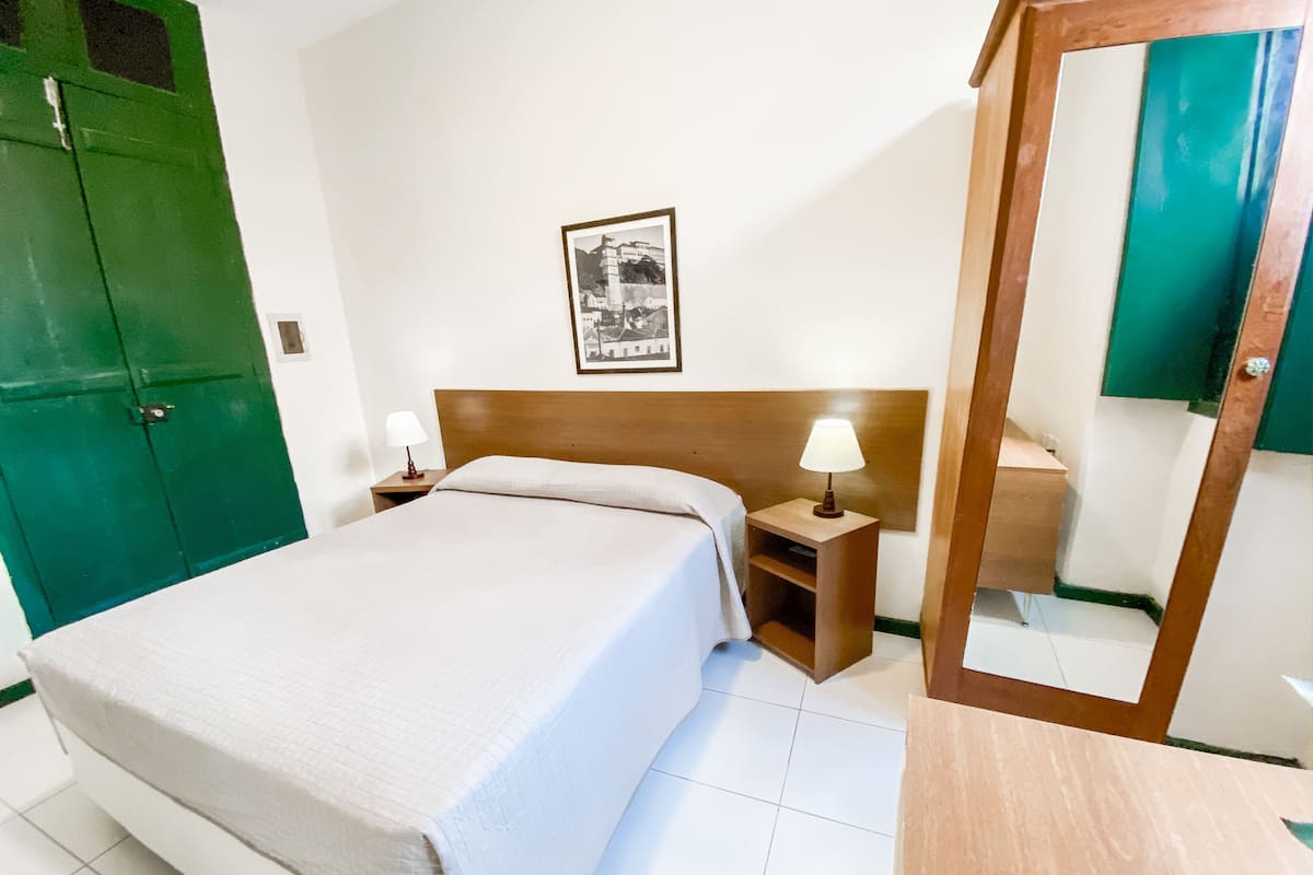 Standard Cama de Casal | 迷你吧、遮光窗簾/窗簾、免費 Wi-Fi、床單