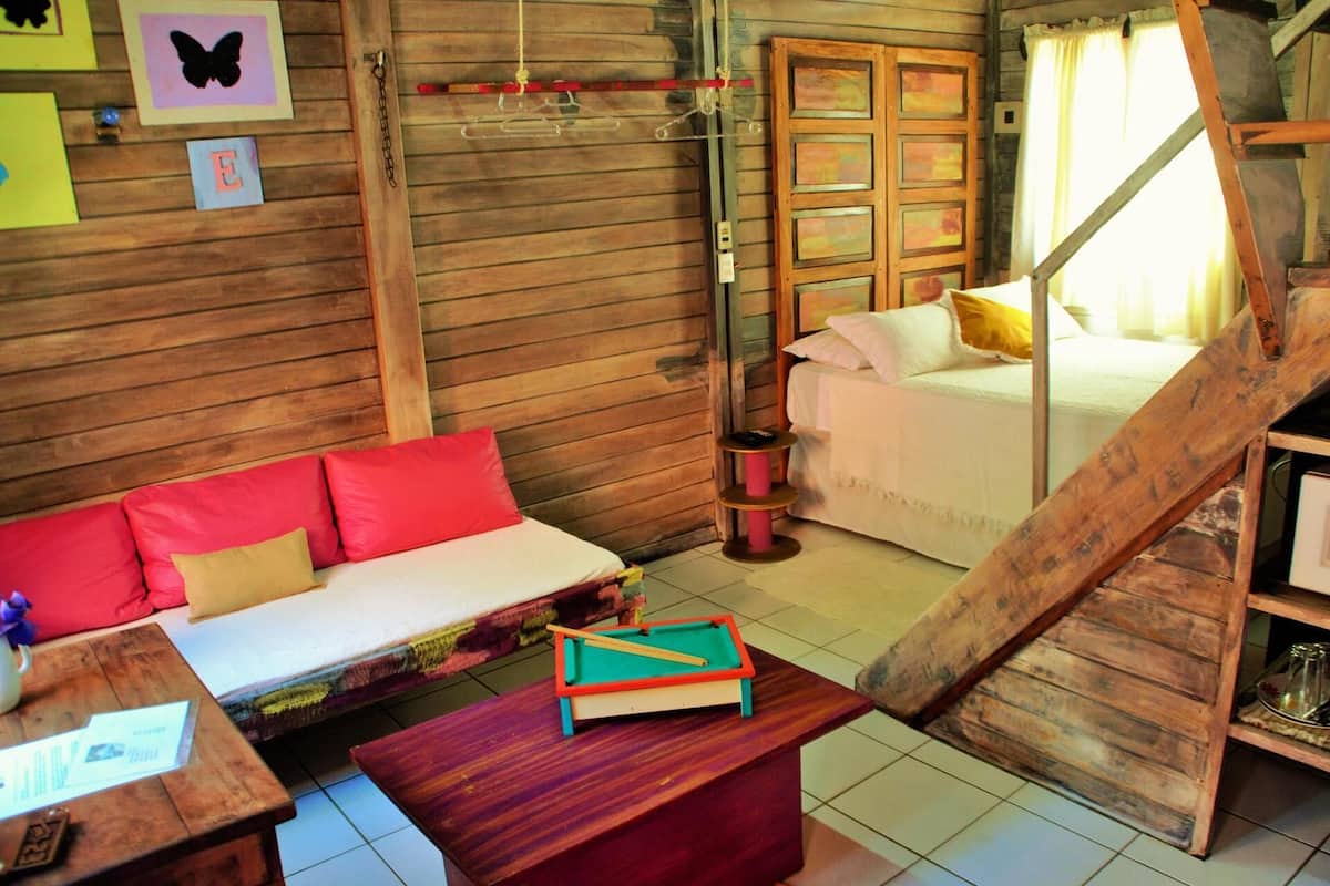 In-room safe, soundproofing, free WiFi, bed sheets