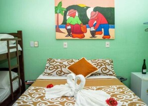 Quarto família, 1 quarto, acessível, para não fumantes | Cofres nos quartos, quartos à prova de som, Wi-Fi de cortesia