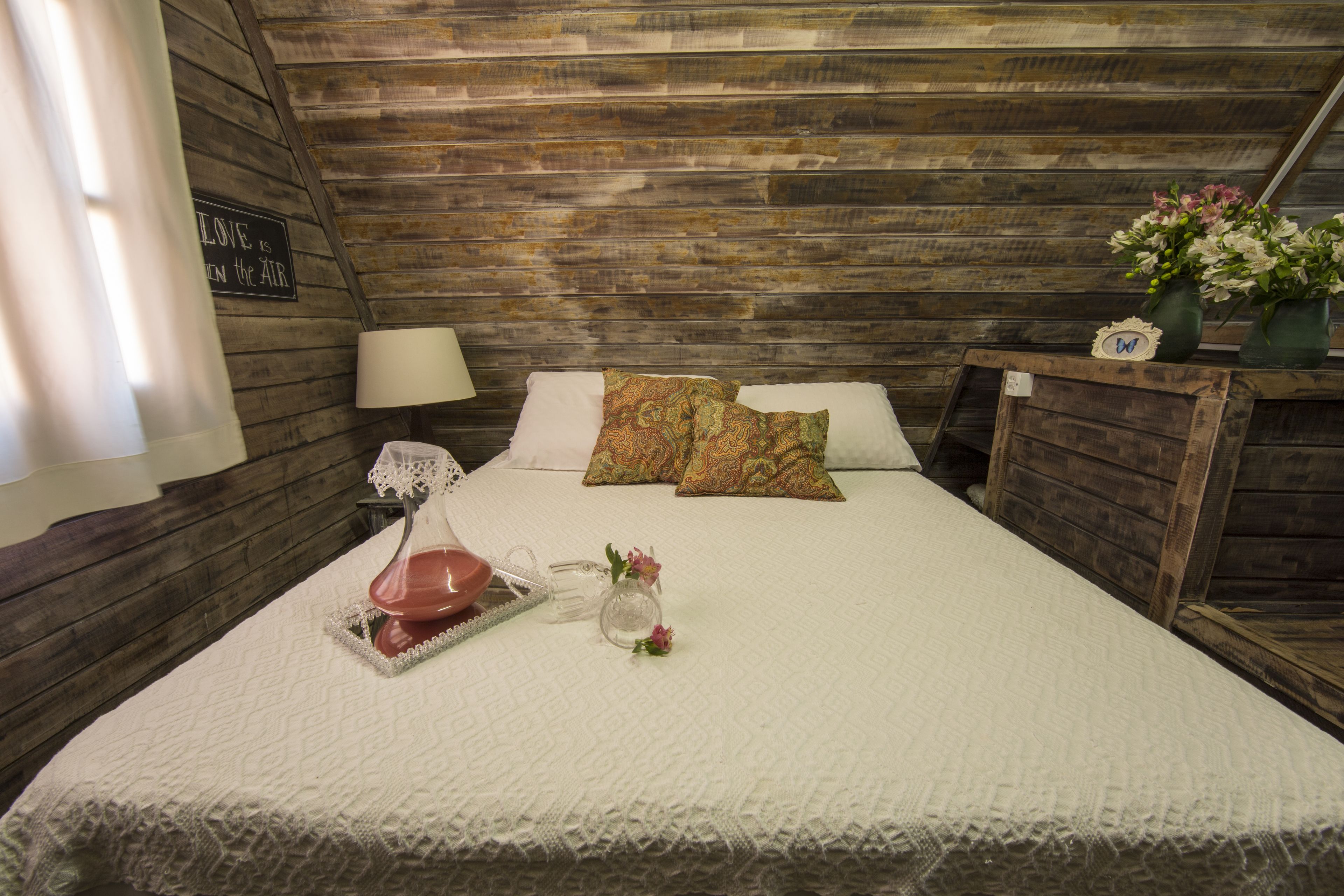 in-room safe, soundproofing, free wifi, bed sheets