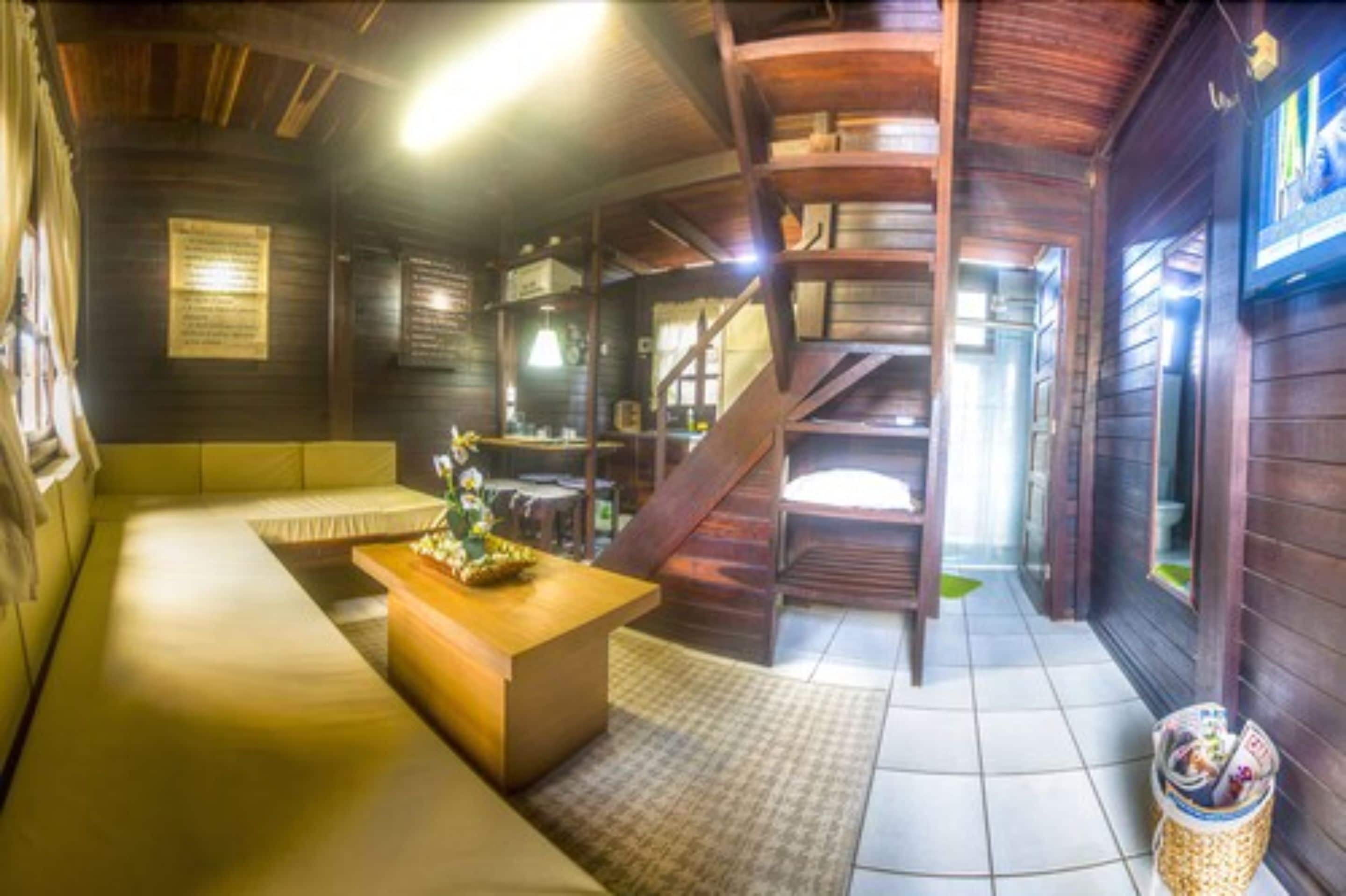 chalet (bem te vi) | living area | 20-inch tv with cable channels