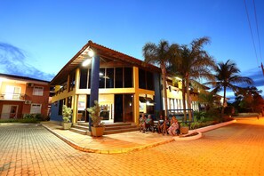 Façade de l’hébergement - soirée/nuit