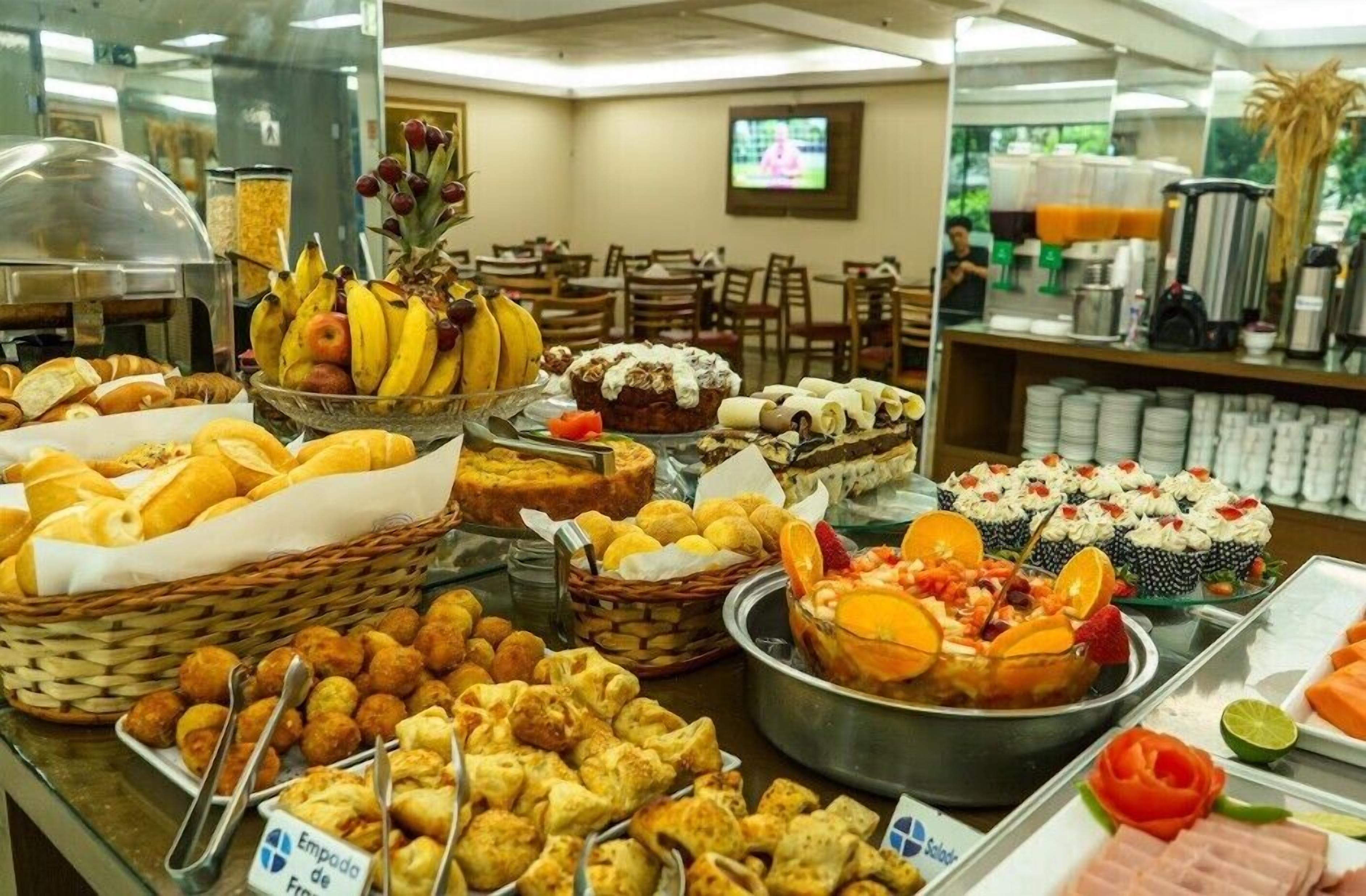 Petit déjeuner buffet (40 BRL par personne)