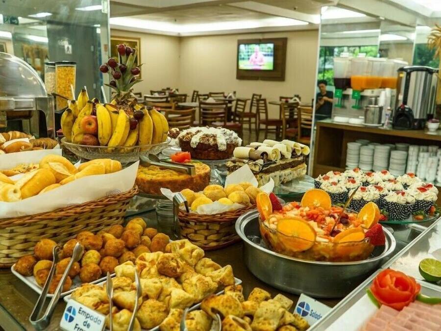 Sarapan bufet setiap hari dengan fi