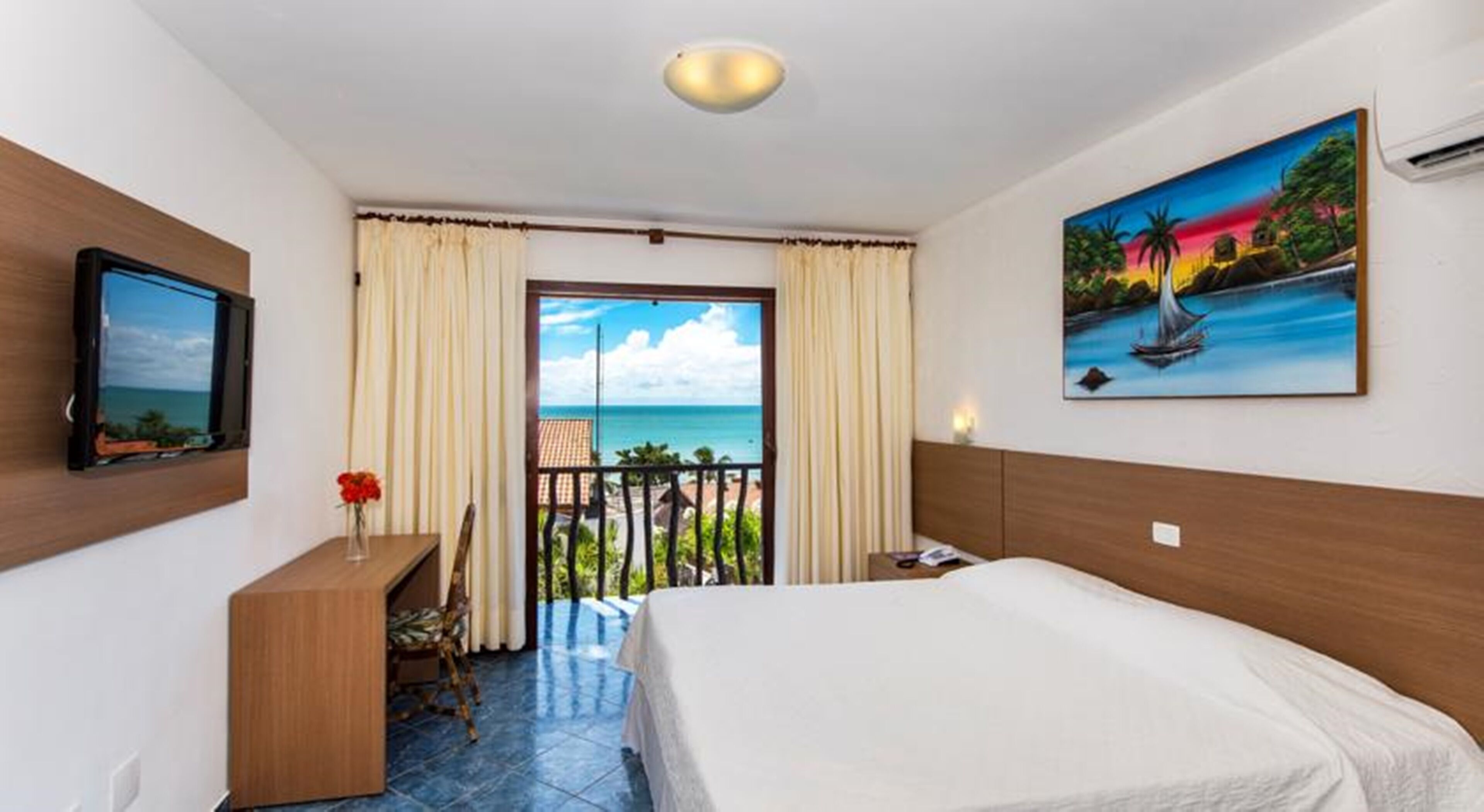 Minibar, in-room safe, desk, bed sheets
