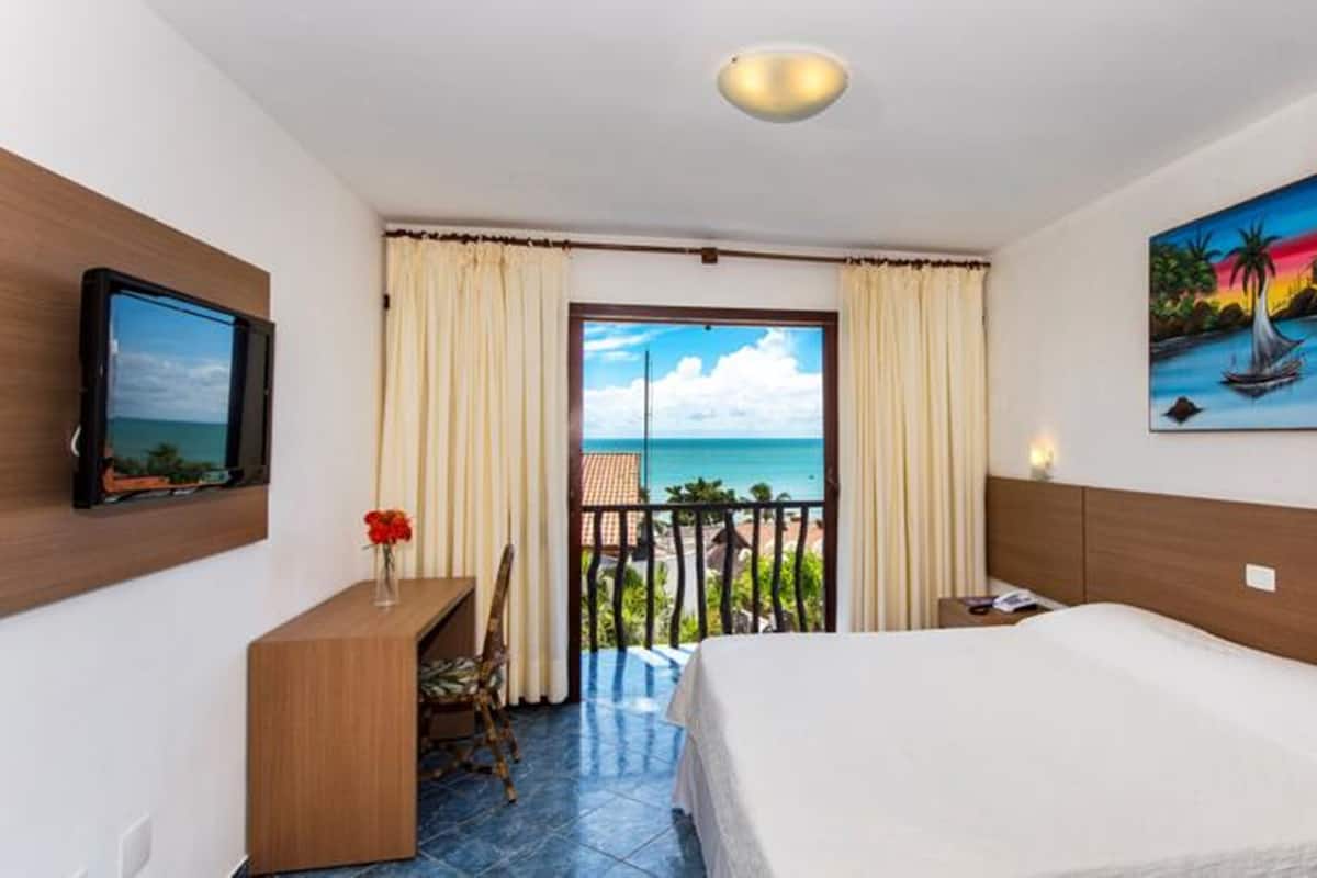 Minibar, in-room safe, desk, bed sheets