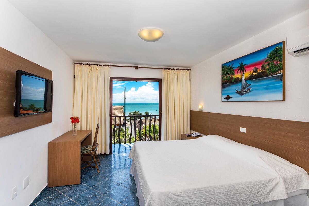Minibar, in-room safe, desk, bed sheets