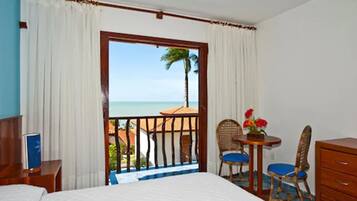 Quarto standard, vista parcial para o mar (4th to 6th floor) | Vista do quarto