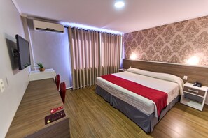 Classic King | ミニバー、セーフティボックス (室内)、デスク、ノートパソコン用作業スペース