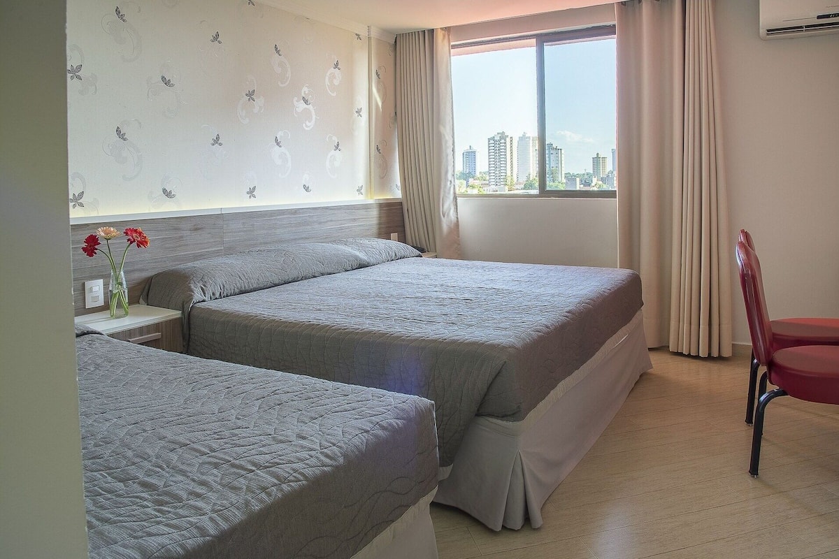 ミニバー、セーフティボックス (室内)、デスク、ノートパソコン用作業スペース