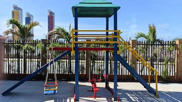 Área de juegos infantiles al aire libre