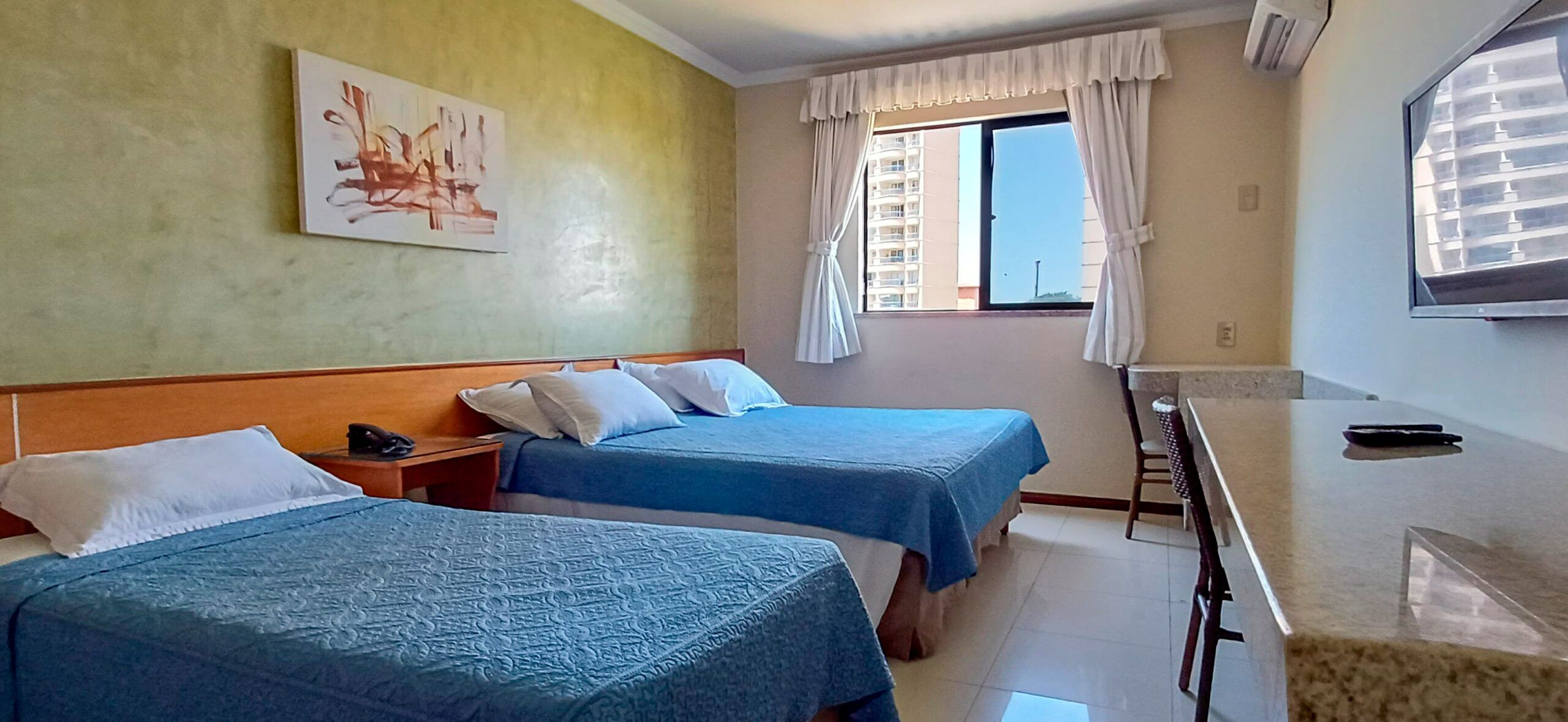 Frigobar, cofres nos quartos, individualmente mobiliados