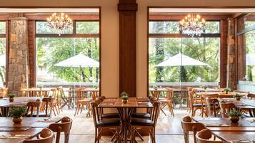 Sudah termasuk sarapan prasmanan setiap hari